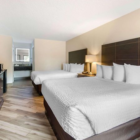 Clarion Inn & Suites Kissimmee-Lake Buena Vista South Bagian luar foto