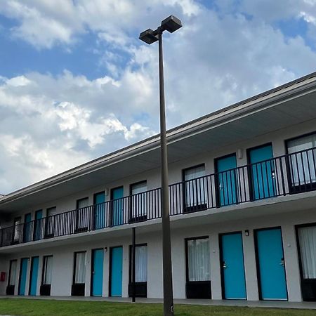 Clarion Inn & Suites Kissimmee-Lake Buena Vista South Bagian luar foto