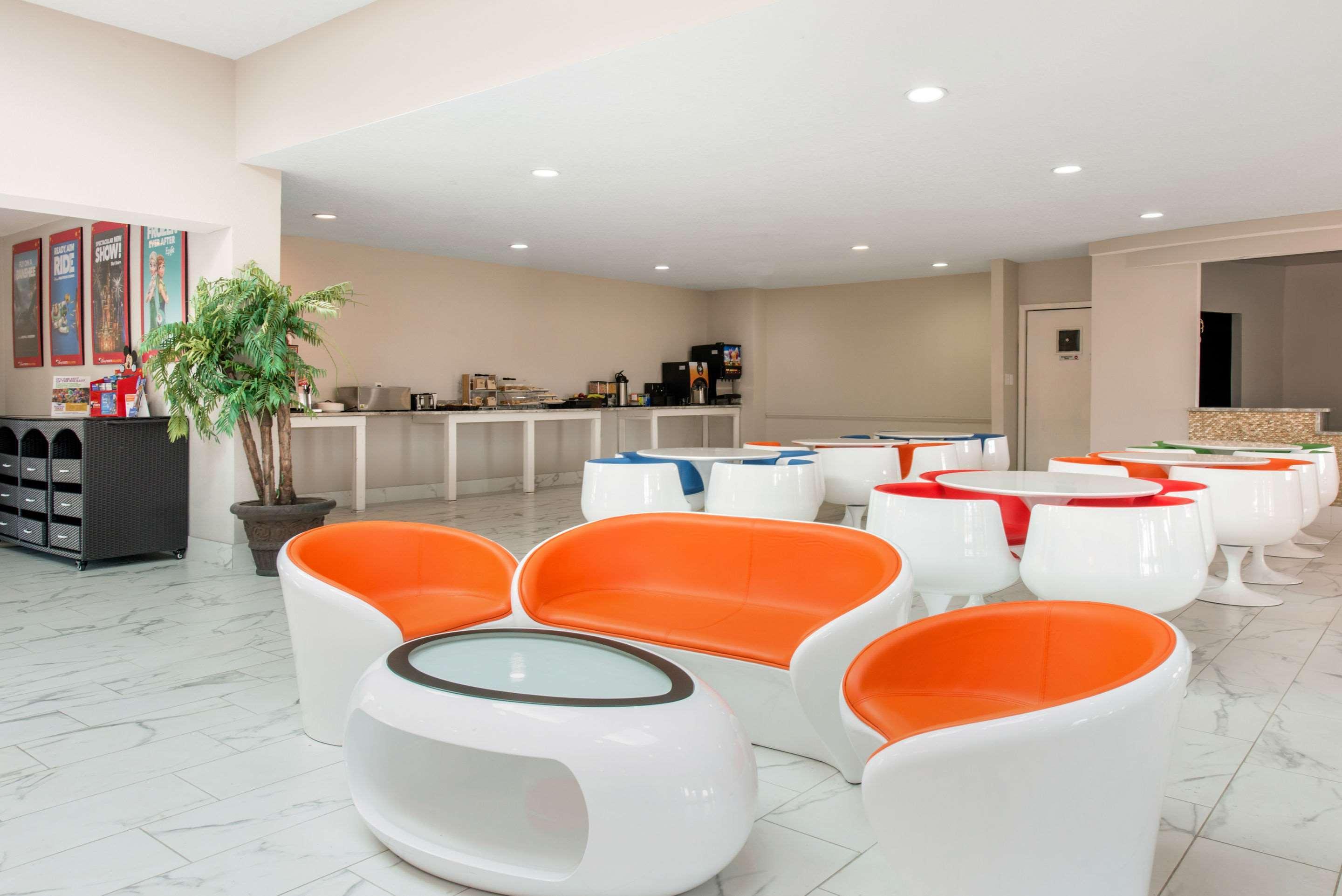 Clarion Inn & Suites Kissimmee-Lake Buena Vista South Bagian luar foto