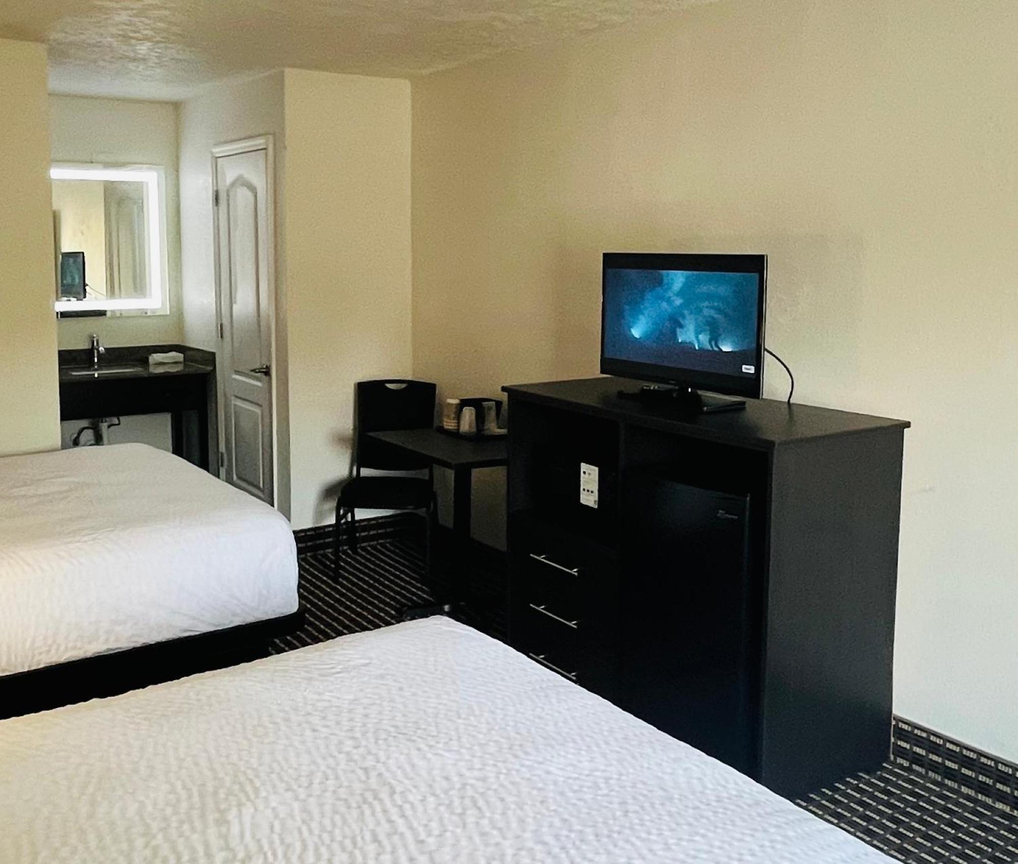 Clarion Inn & Suites Kissimmee-Lake Buena Vista South Bagian luar foto