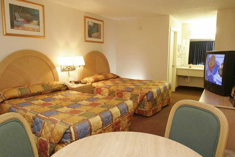 Clarion Inn & Suites Kissimmee-Lake Buena Vista South Bagian luar foto