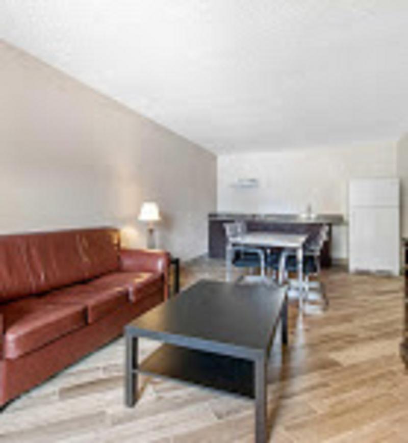 Clarion Inn & Suites Kissimmee-Lake Buena Vista South Bagian luar foto