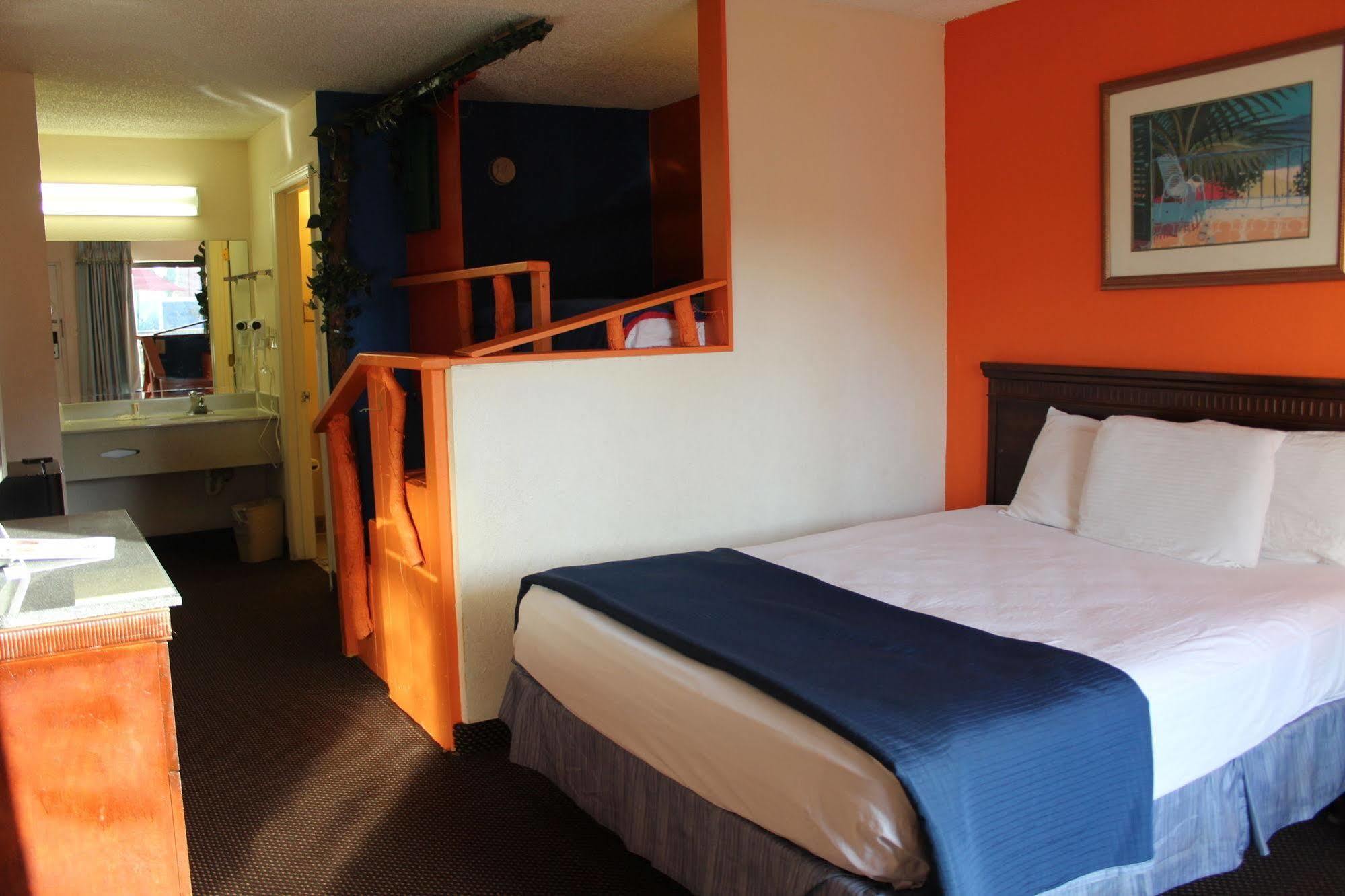 Clarion Inn & Suites Kissimmee-Lake Buena Vista South Bagian luar foto