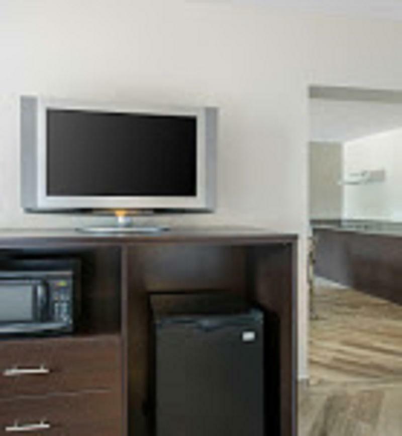 Clarion Inn & Suites Kissimmee-Lake Buena Vista South Bagian luar foto